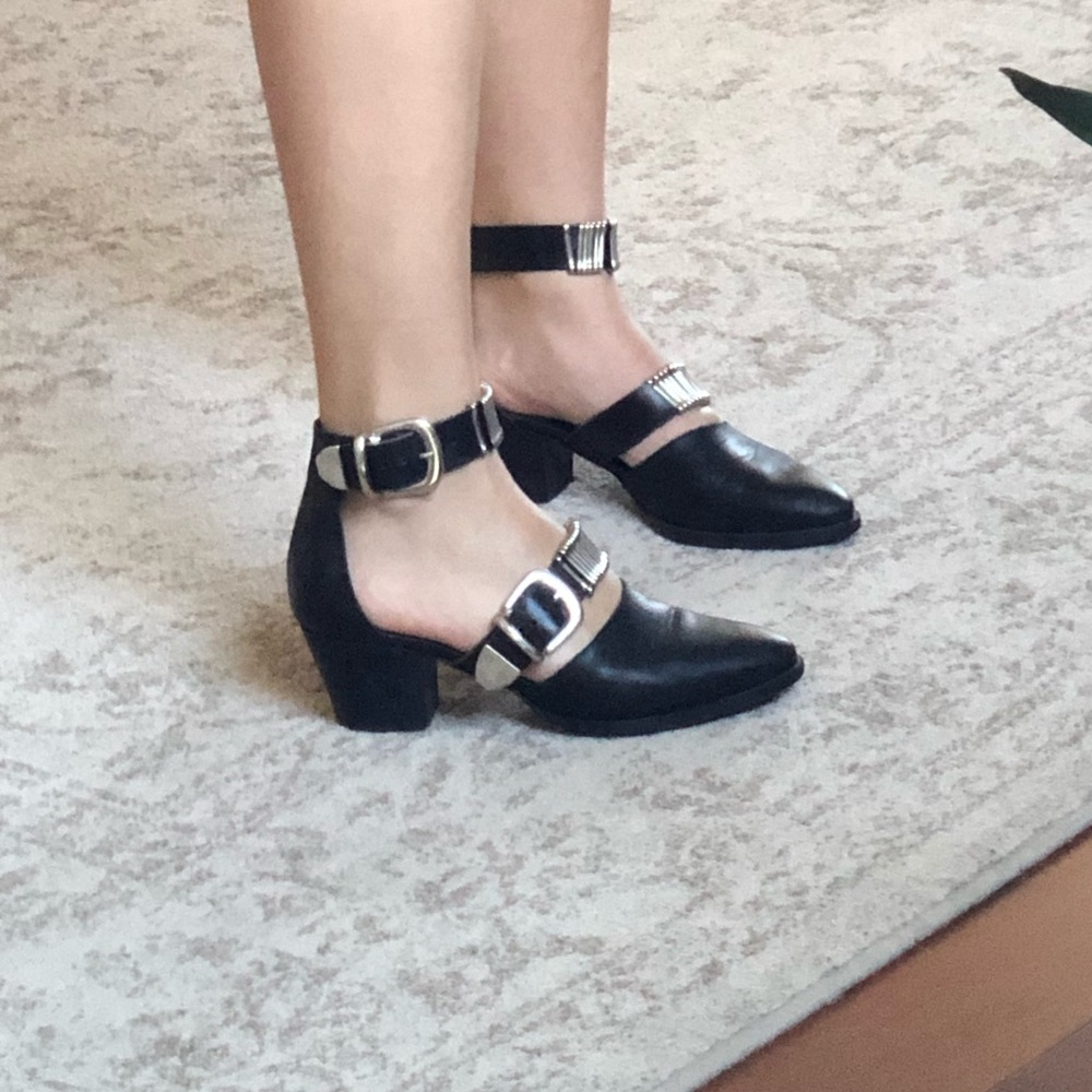 EEIGHT “Marion” strappy buckle shoes